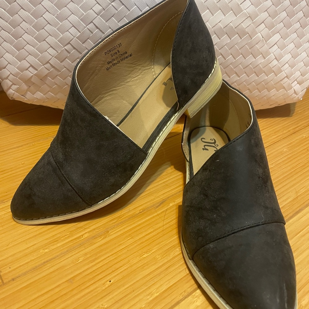 Journee Collection Blue Flats Sleek Design